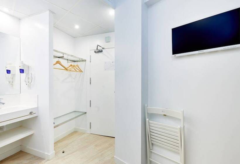 مسافرخانه AMC Granada