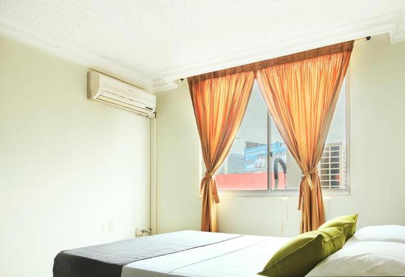 هتل Ayenda 1506 La Puerta Del Sol