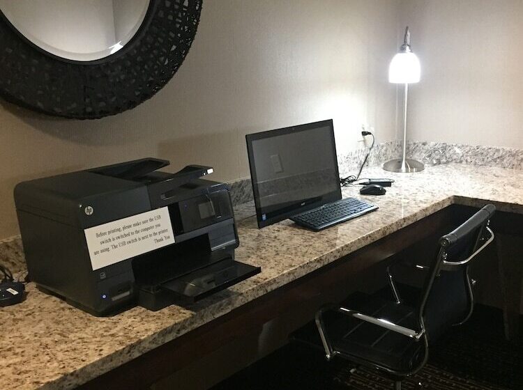 בית מלון כפרי Best Western Plus Havre Inn & Suites