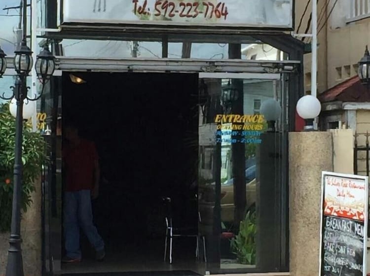 هتل Brandsville Suites