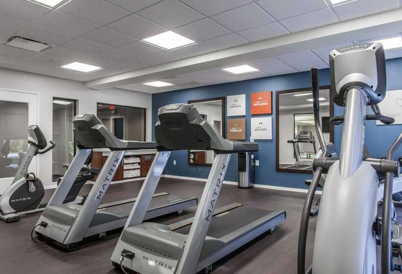 בית מלון כפרי Comfort Suites Youngstown North