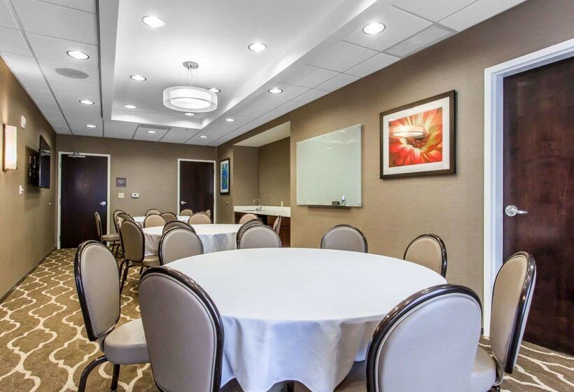 בית מלון כפרי Comfort Suites Youngstown North