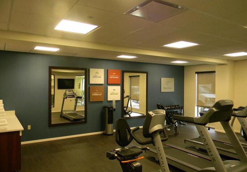 בית מלון כפרי Comfort Suites Youngstown North