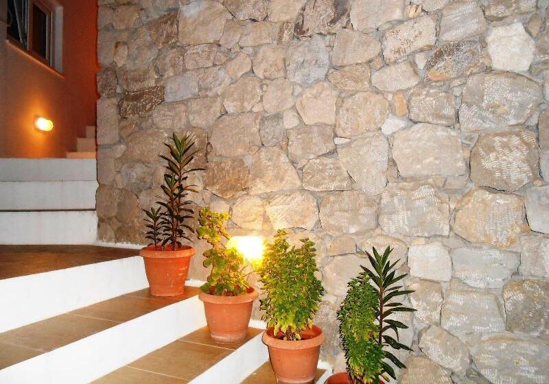 هتل Livanios Studios