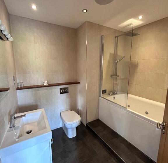 بنسيون The White Hart Inn