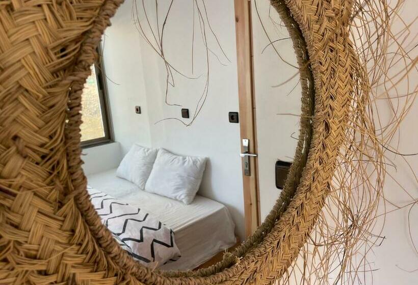 فندق صغير Jungle Surf House