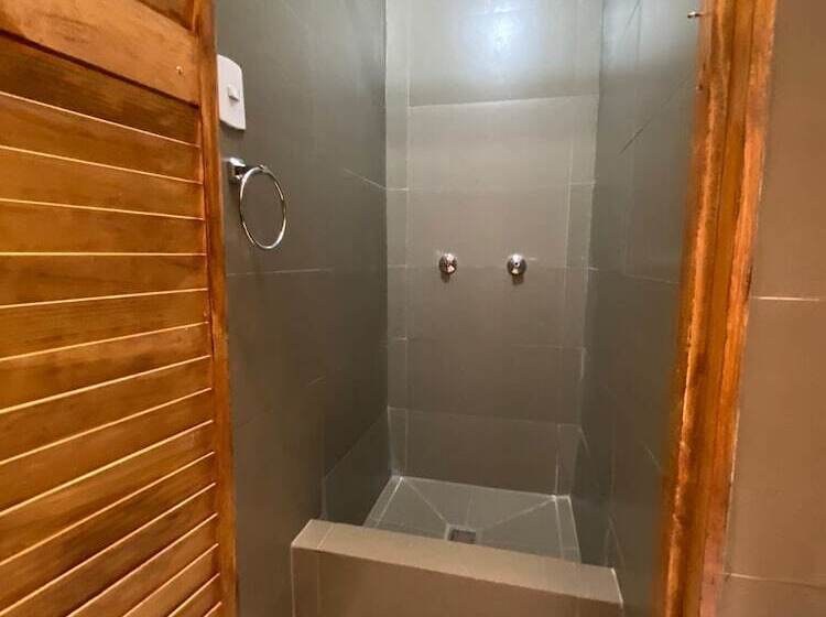 هتل Casa Marina Huérfanos