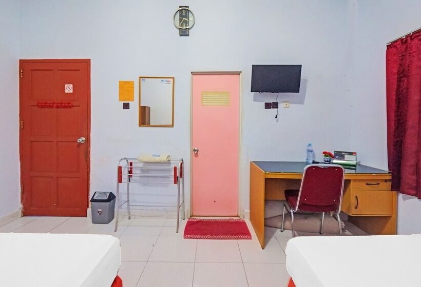 Отель Oyo 92337 Wisma Arwini Syariah