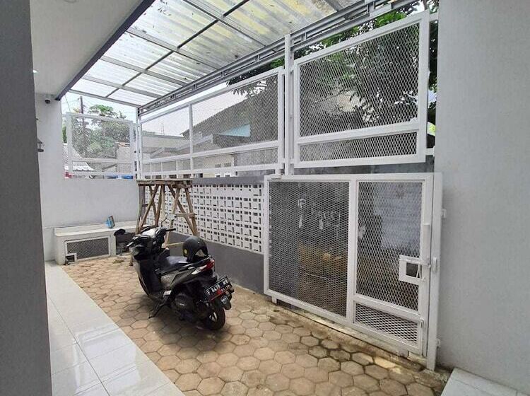 酒店 Express O 92284 Kost Mazbie Syariah