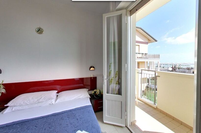 Отель Frontemare Beach
