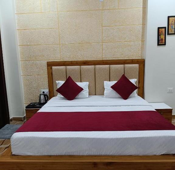 호텔 Hare Krishna Ambiance Vbn