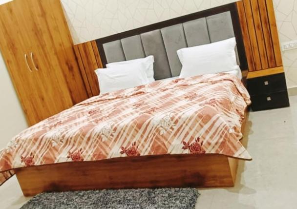 호텔 Hare Krishna Ambiance Vbn