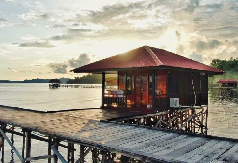 Coriana Dive Resort