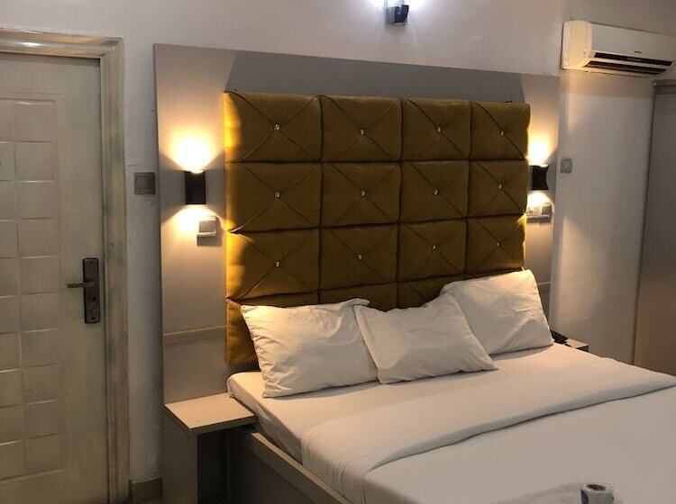 Cuzzi Bed & Breakfast