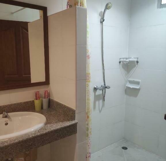 فندق Baan Thara Guesthouse