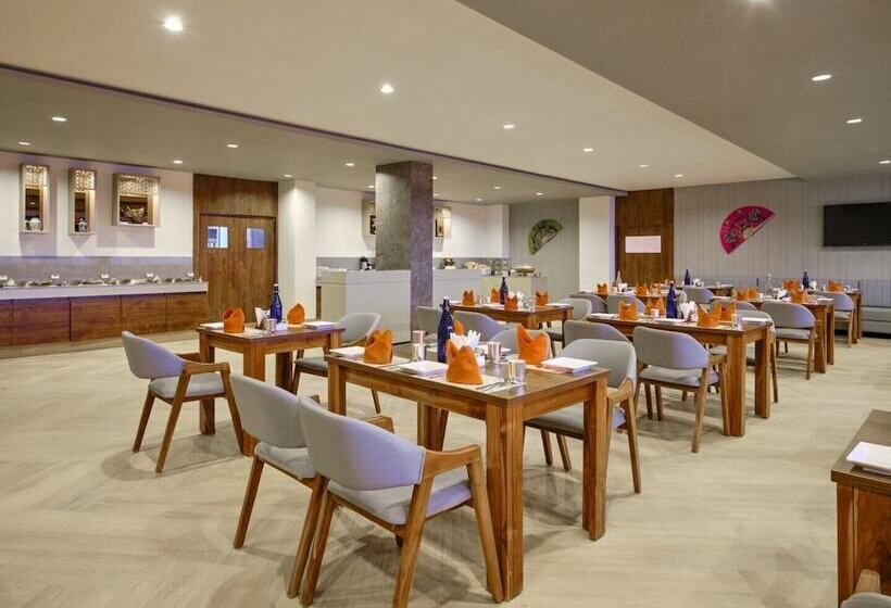 Отель Comfort Inn , Statue Of Unity