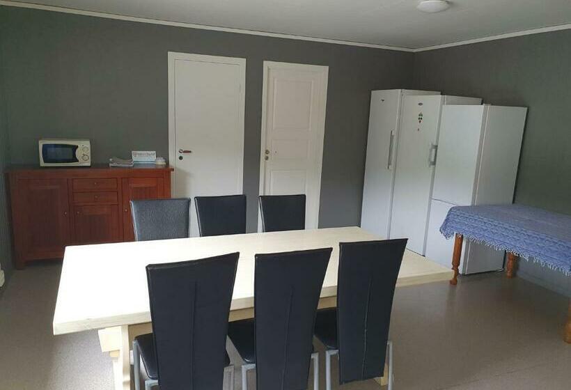 ユースホステル Leirvik I Sogn Apartment