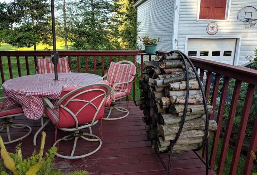 Bed and Breakfast Baylies Home