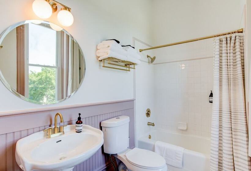 בית מלון כפרי Art City Inn