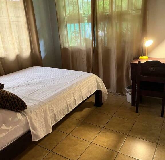 酒店 M R Hostele Wellness