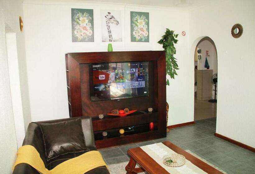 פנסיון Adorable Private Room In Germiston