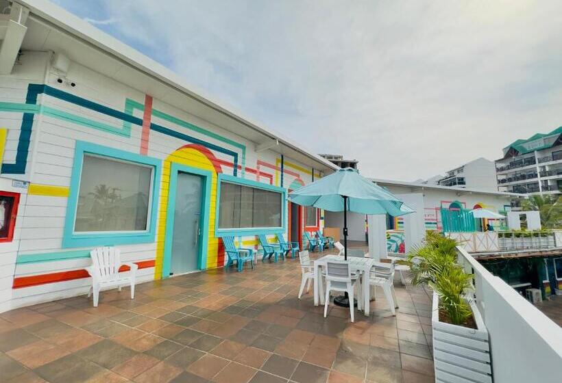 پانسیون Nomadic Design