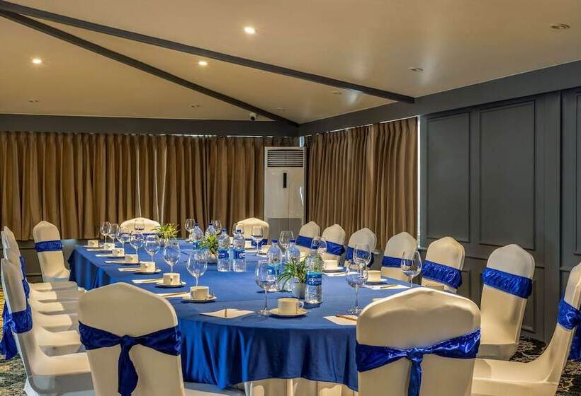 בית מלון כפרי Sarovar Portico Srinagar