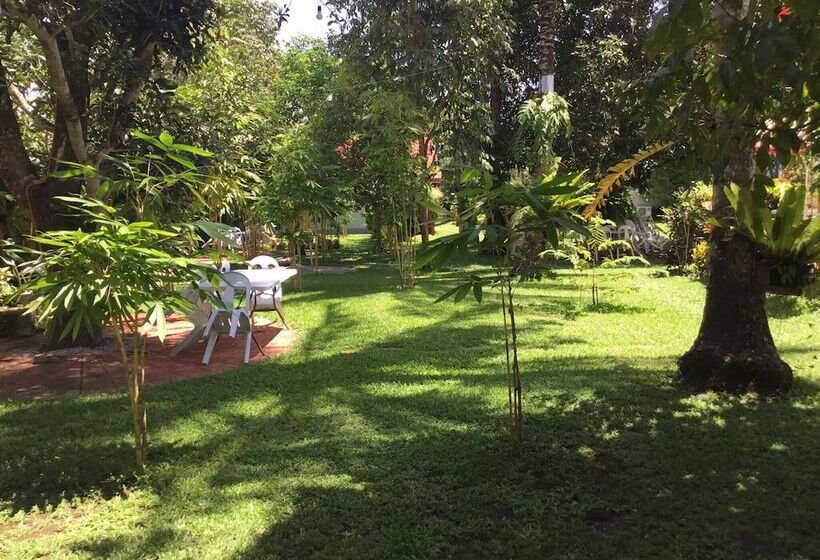 فندق صغير Camiguin Lanzones Resort