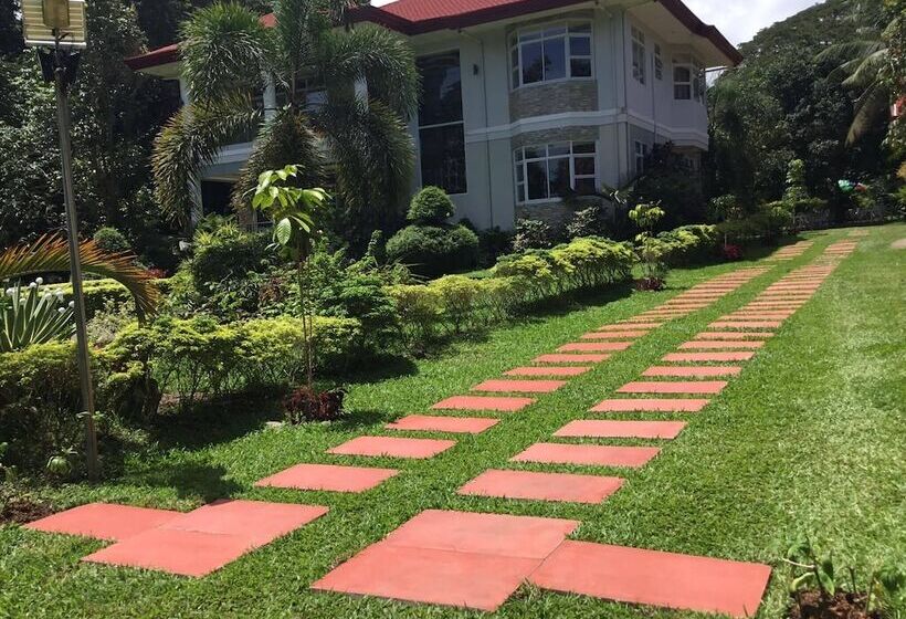فندق صغير Camiguin Lanzones Resort