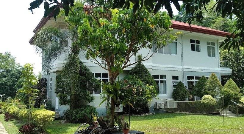 فندق صغير Camiguin Lanzones Resort