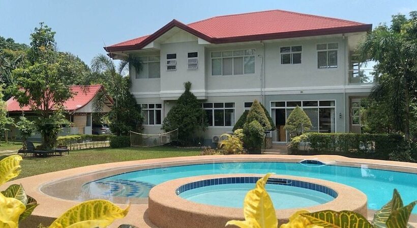فندق صغير Camiguin Lanzones Resort