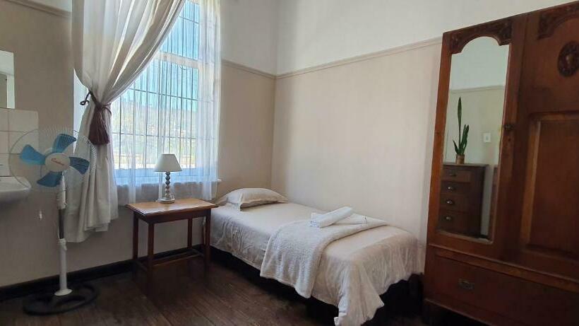 هاستل The Lenox