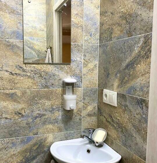 Hostel 5 сapsule Rooms