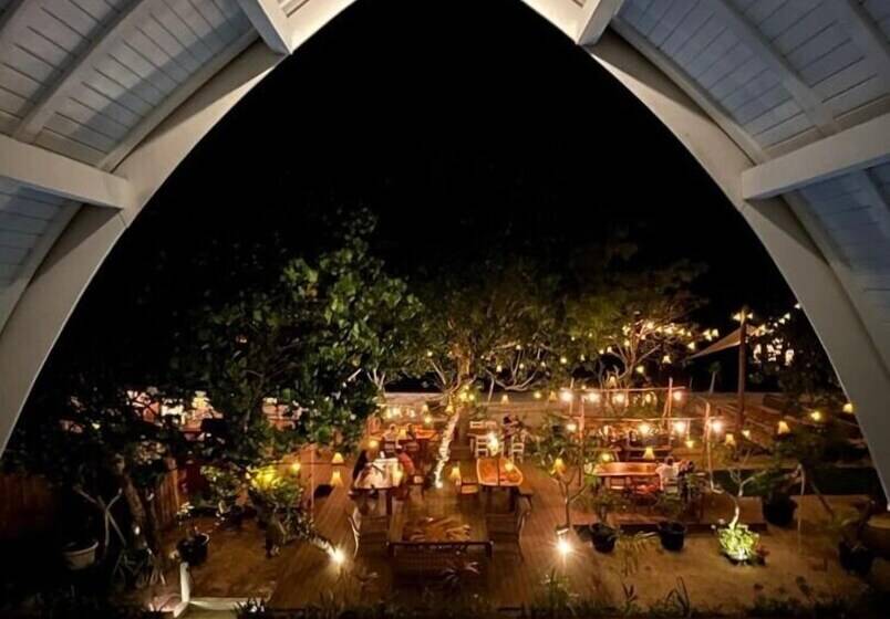 호텔 Mambo Beach Resort