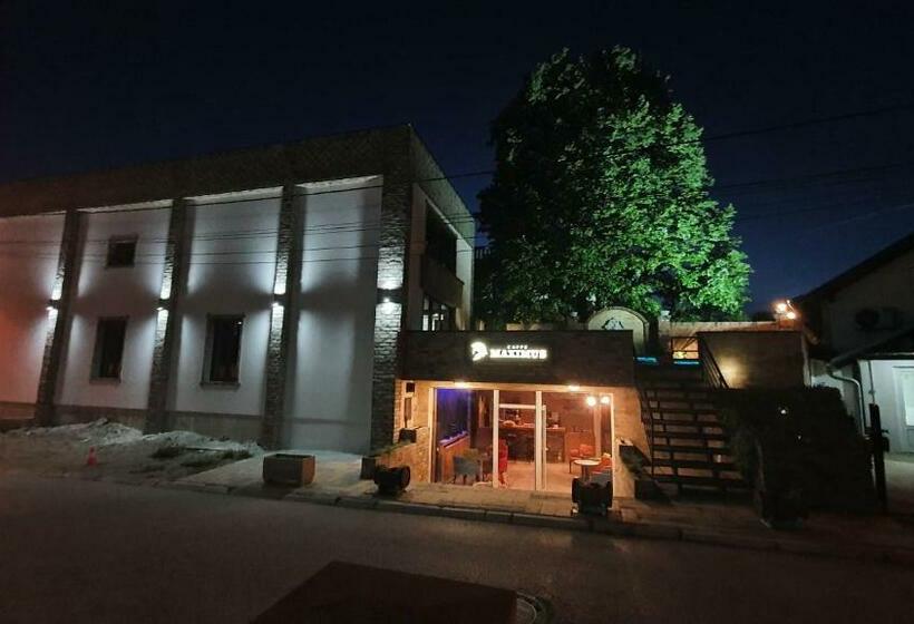 هاستل Castello Inn