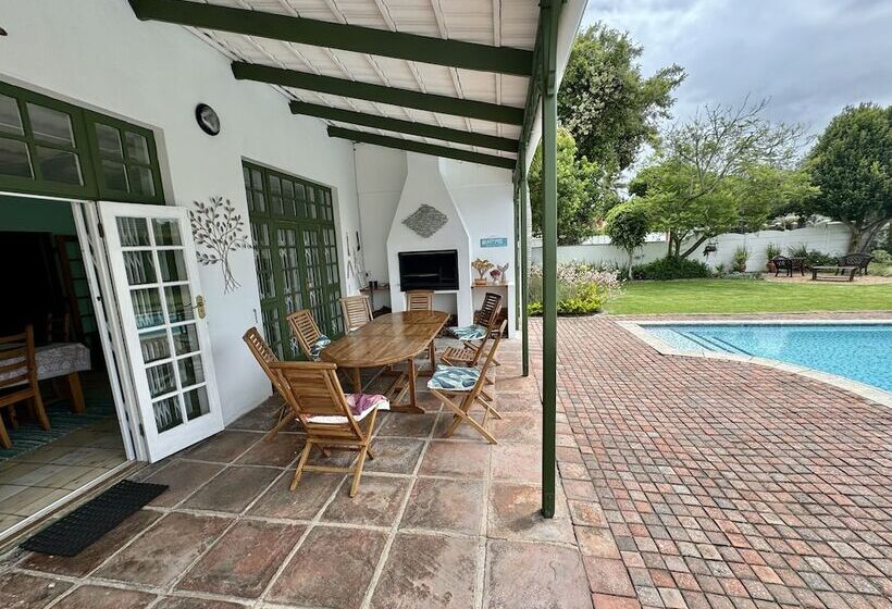 ペンション Whistlewood Guesthouse Walmer, Port Eizabeth