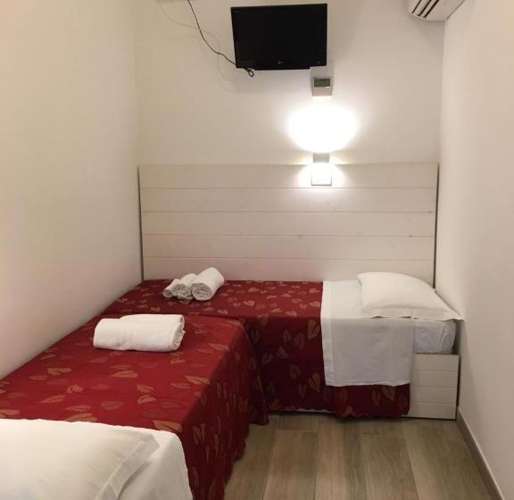 هتل Daniel Apartments