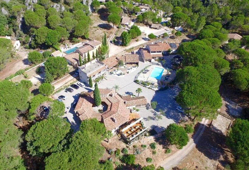 Отель Auberge Val Moureze Hôtel & Spa