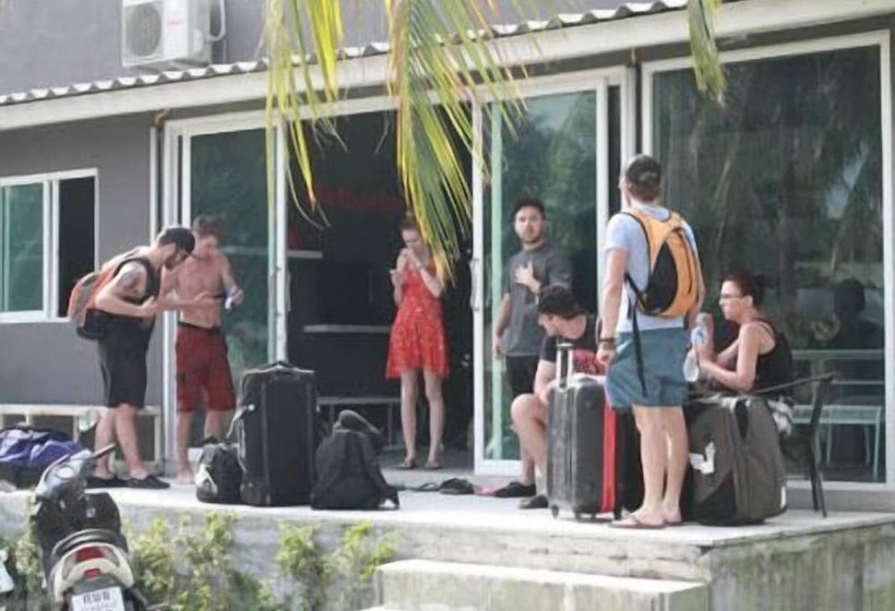 هتل Monkey Samui Hostel