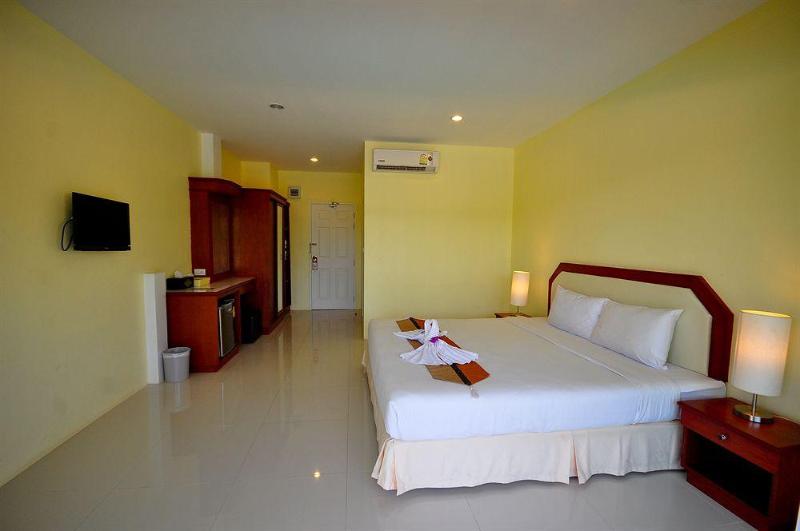 هتل Phuket Airport Sonwa Resort
