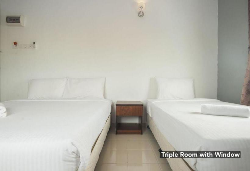 فندق Senyum Inn