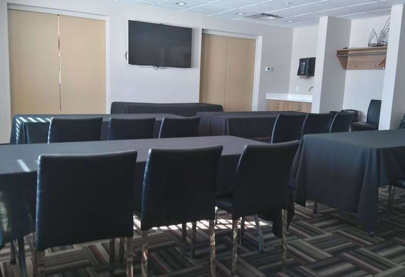 Microtel Casselman
