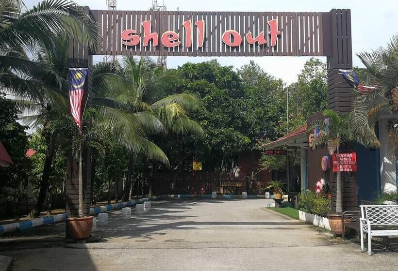 مُتل Shell Out Cenang Beach Resort