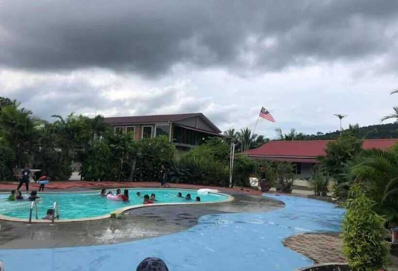 Penarak Bamboo Beach Motel