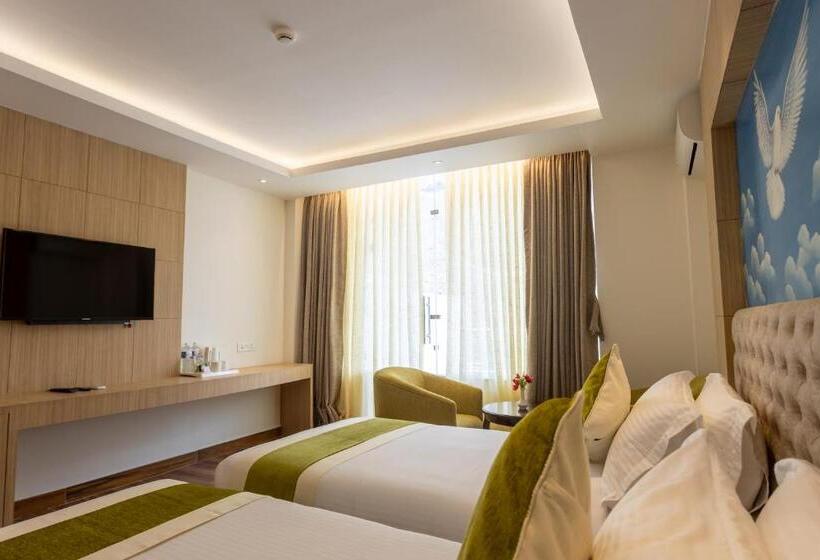 Hotel Bhotekoshi Heli Resort