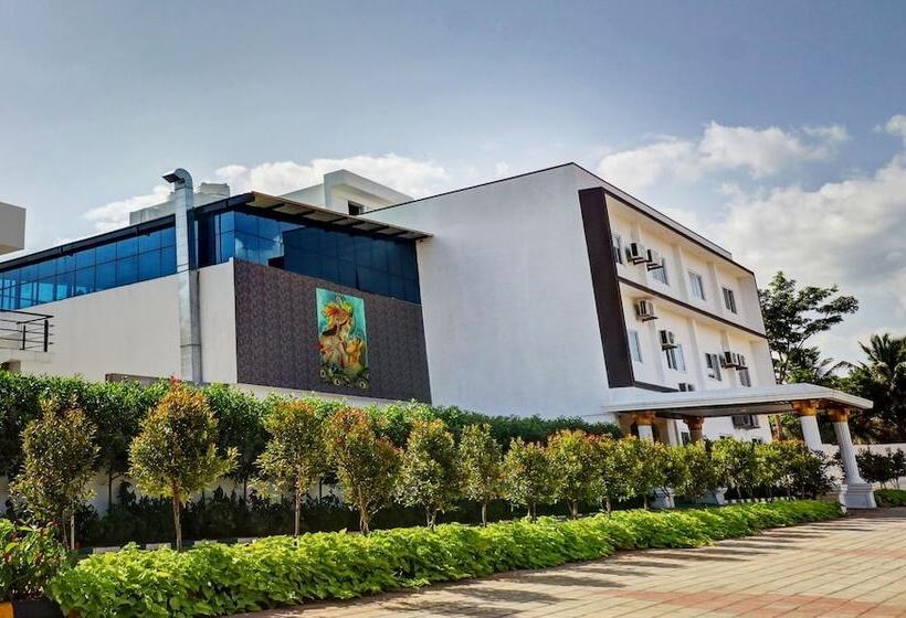 Отель Treebo Trend Shri Aprameya Resort