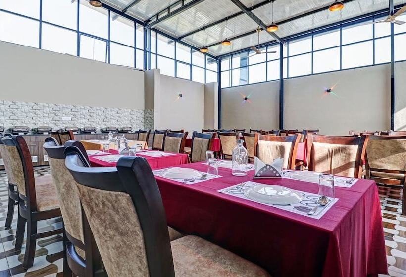 Отель Treebo Trend Shri Aprameya Resort