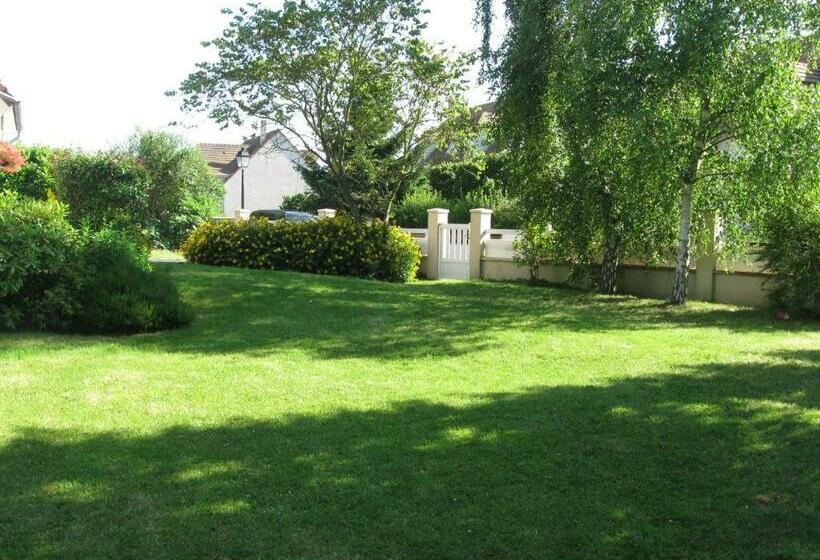 פנסיון Room In House   F2 In Suburban Residence 30 Km From Paris