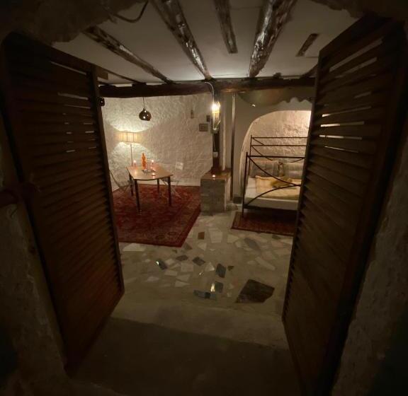 Shotgun Hostel & Guesthouse