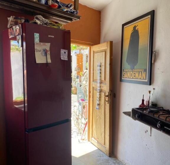 Shotgun Hostel & Guesthouse